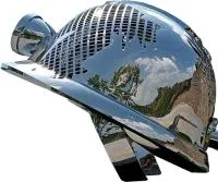 Каска - скульптура абстрактная скульптура из нержавеющей стали на заказ — Аргун  